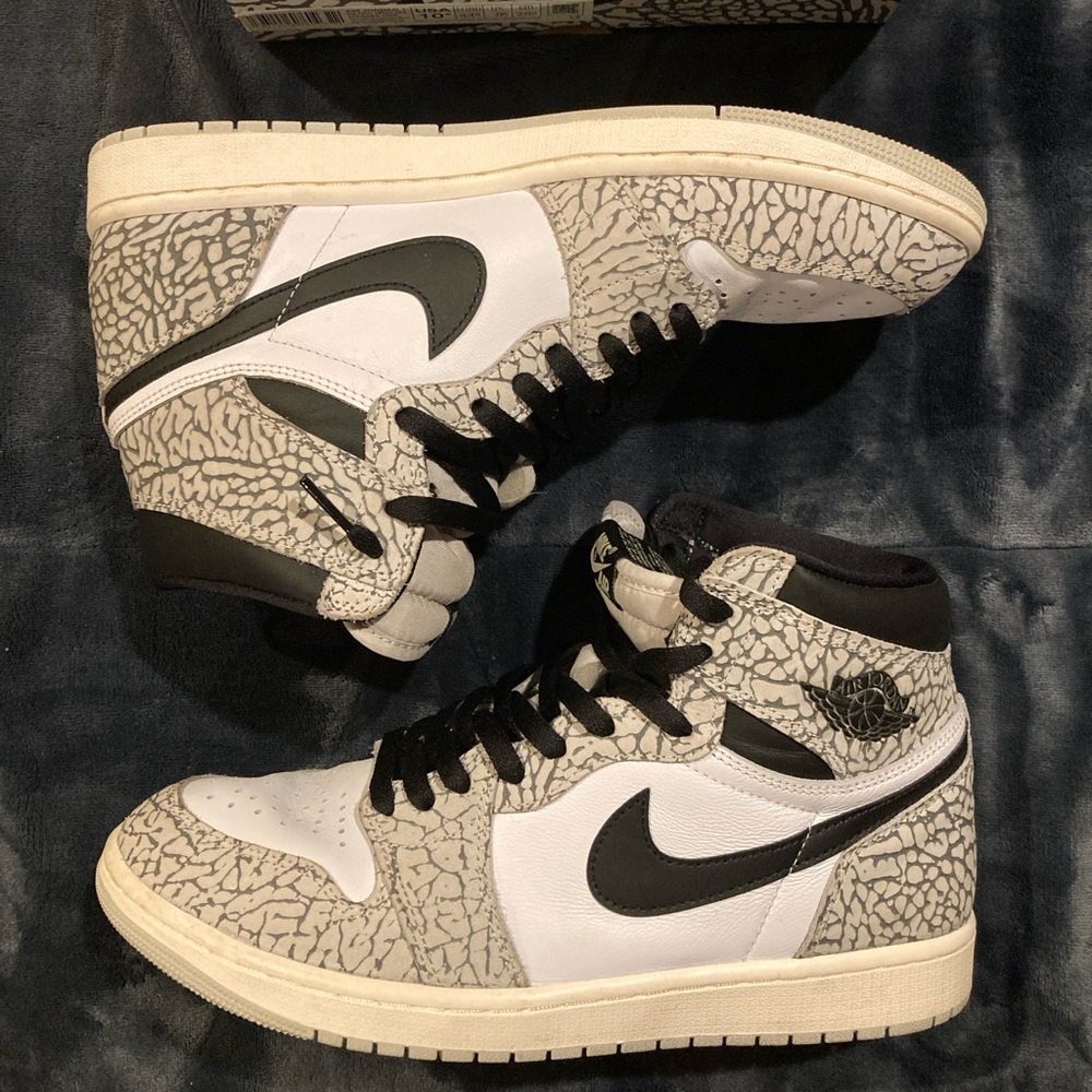 Nike Air Jordan 1 Retro High - Picture 2 of 5
